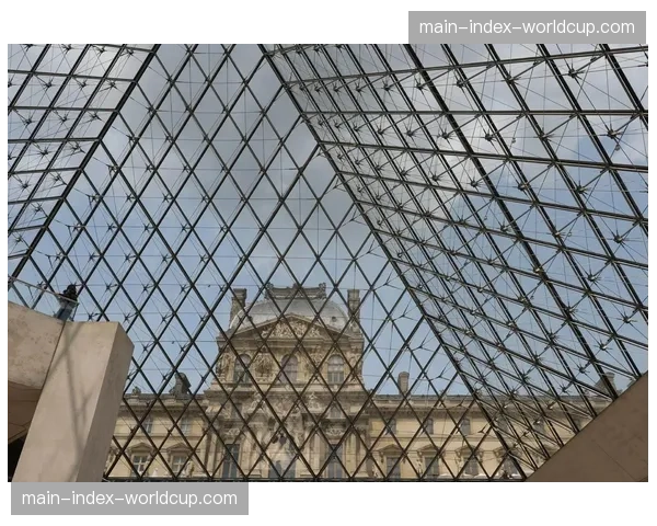 文化观察：巴黎圣日耳曼俱乐部与卢浮宫推出联名数字艺术项目